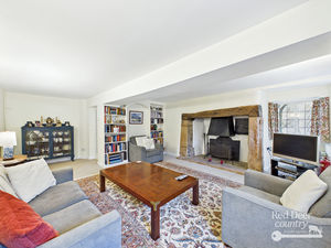 Sitting Room- click for photo gallery